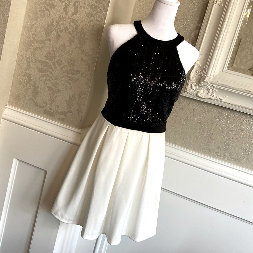 Stunning Black and Off White Dress Size 5/6